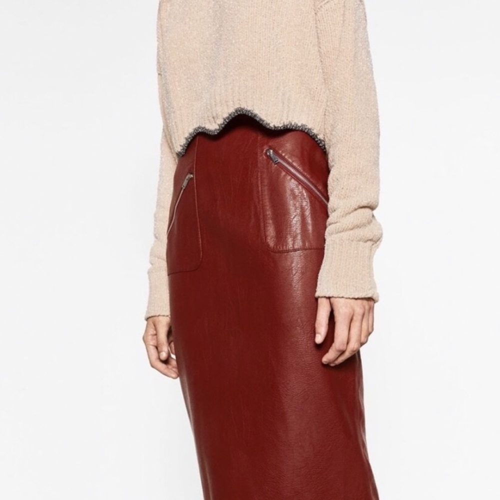 Zara bloggers favorite HIGH WAISTED FAUX LEATHER
PENCIL SKIRT WITH ZIPPED POCKET